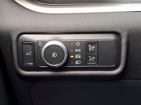 Used 2022 Ford Explorer XLT w/ Equipment Group 202A image 21