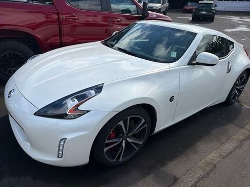 Used 2020 Nissan 370Z Coupe RWD image 4