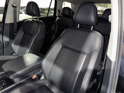 Used 2021 Volkswagen Atlas SE image 34