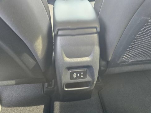 Used 2025 Hyundai Venue SEL FWD image 14