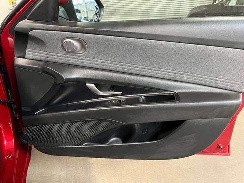 Used 2024 Hyundai Elantra Limited FWD image 11