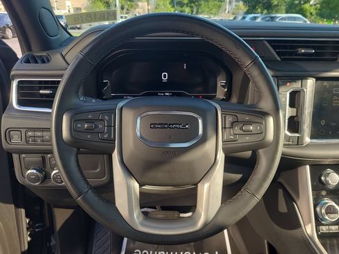 Used 2023 GMC Yukon Denali RWD image 28