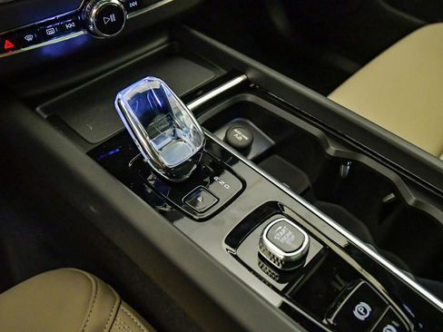 New 2026 Volvo XC60 T8 Plus w/ Protection Package Premier image 20