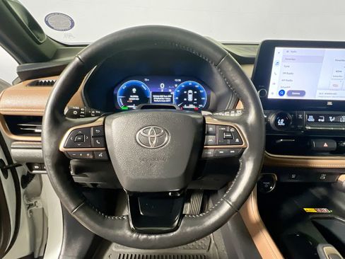 Used 2024 Toyota Grand Highlander AWD Hybrid image 17