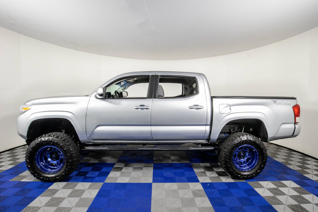 Used 2022 Toyota Tacoma SR w/ SR Convenience Package RWD image 10