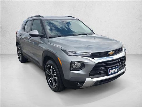 Used 2023 Chevrolet TrailBlazer LT w/ Convenience Package AWD/4WD image 3