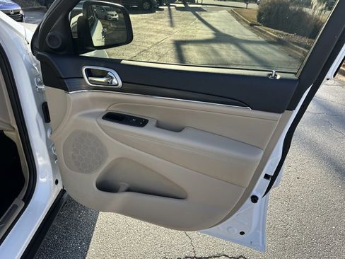 Used 2019 Jeep Grand Cherokee Limited image 17