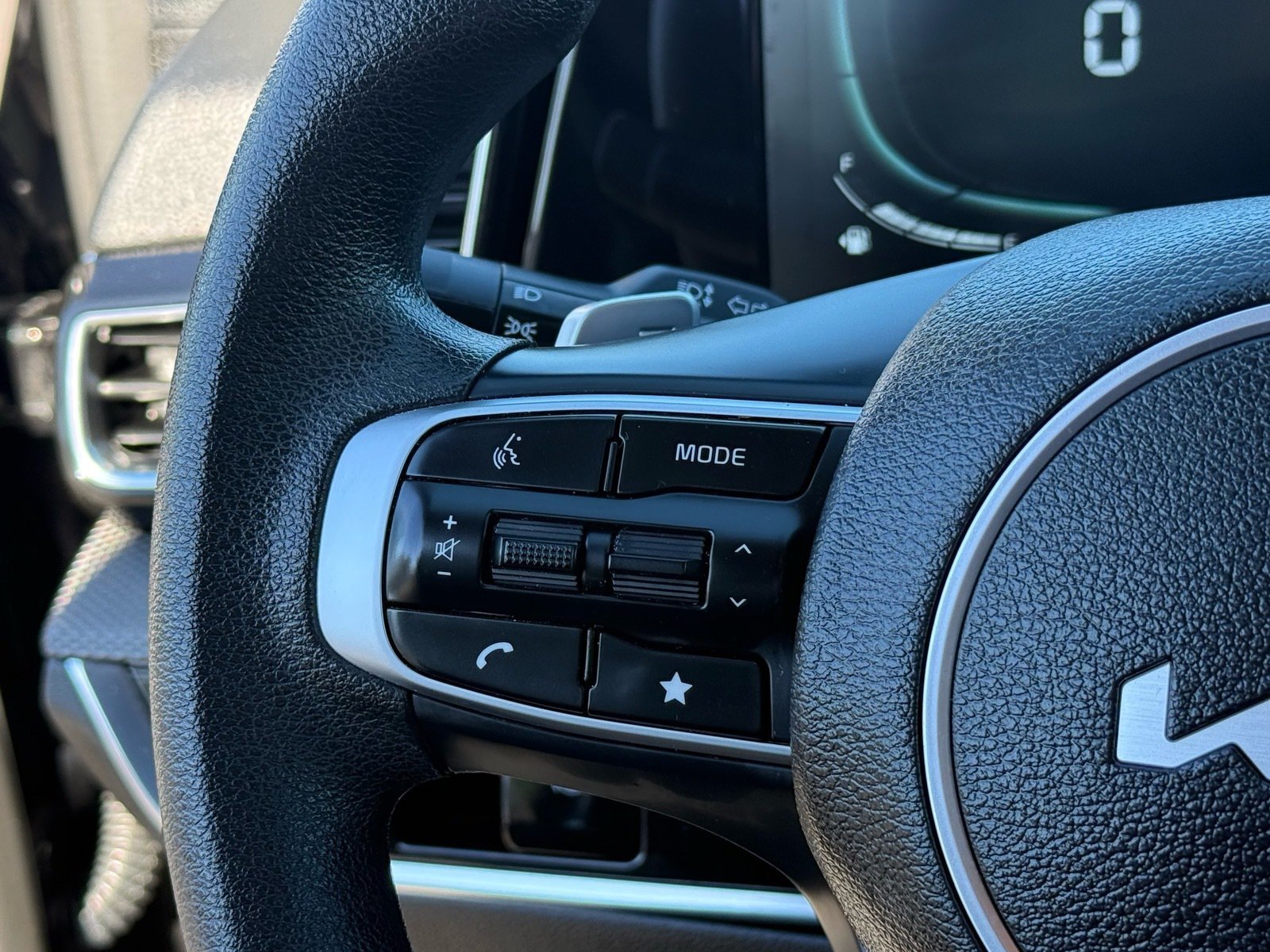 Used 2025 Kia Sportage LX FWD image 17