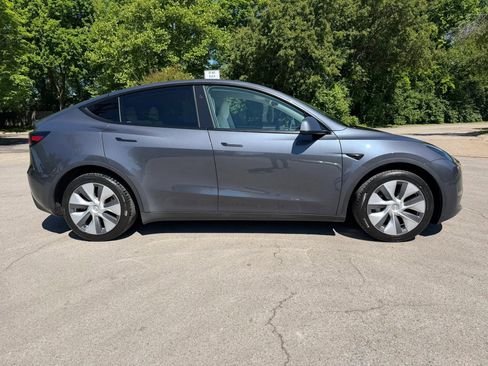 Used 2023 Tesla Model Y Long Range AWD/4WD image 5