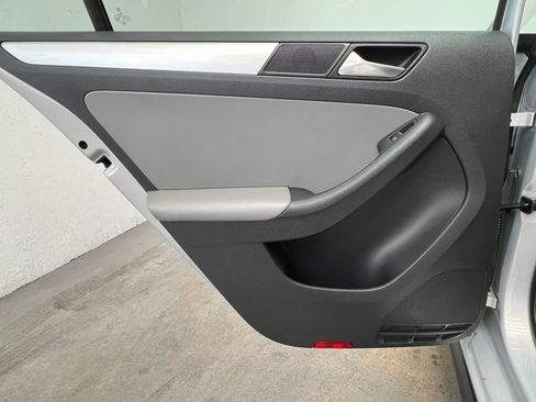 Used 2013 Volkswagen Jetta Hybrid Sedan FWD image 9