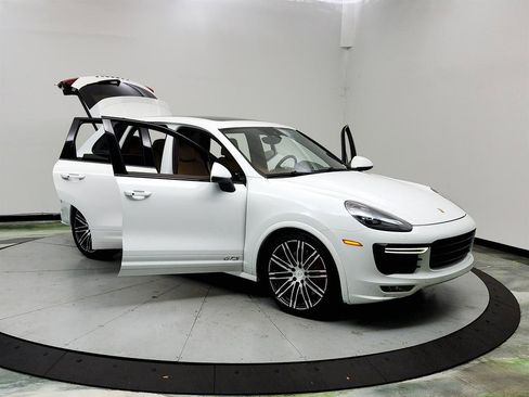 Used 2016 Porsche Cayenne GTS AWD/4WD image 10