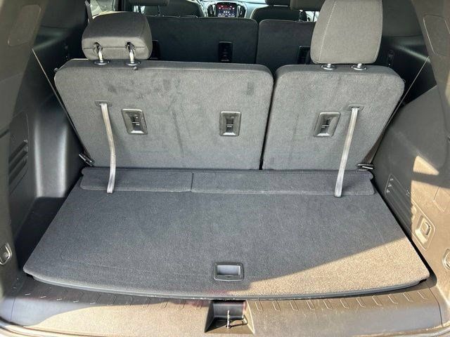 Used 2023 Chevrolet Traverse LT FWD image 44