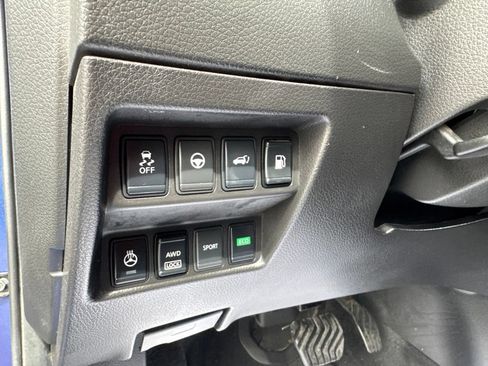 Used 2019 Nissan Rogue SV w/ Premium Package AWD/4WD image 16