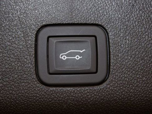 Used 2025 Cadillac Escalade Premium Luxury w/ Touring Package image 17