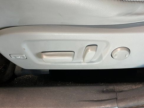 Used 2016 Toyota Highlander XLE FWD image 18