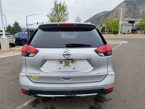 Used 2017 Nissan Rogue SV AWD/4WD image 4