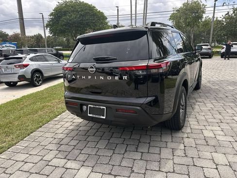 Used 2025 Nissan Pathfinder SV FWD image 31