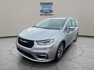 Used 2021 Chrysler Pacifica Touring-L image 1