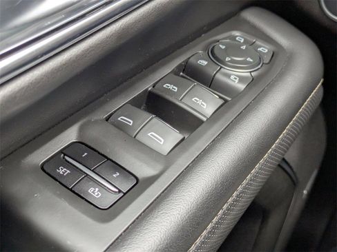 Used 2022 Chevrolet Suburban Premier image 21