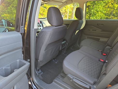 Used 2025 Nissan Pathfinder SV image 26