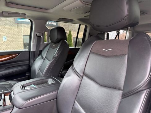 Used 2020 Cadillac Escalade ESV Luxury image 12