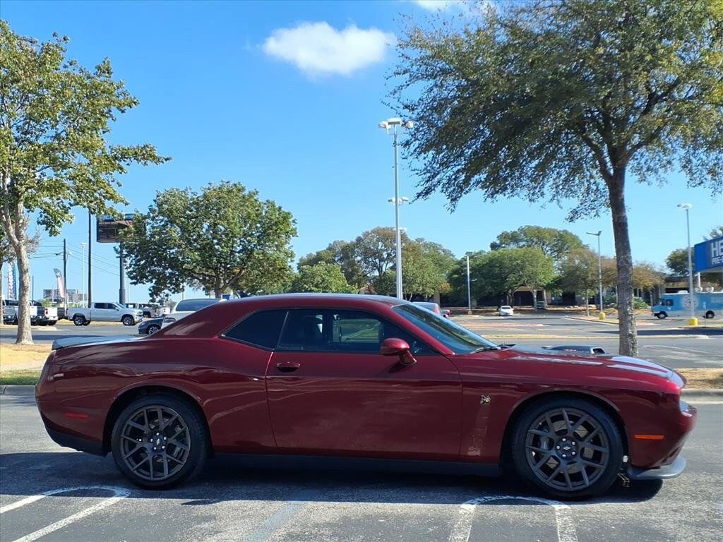 Used 2017 Dodge Challenger R/T Scat Pack RWD image 4