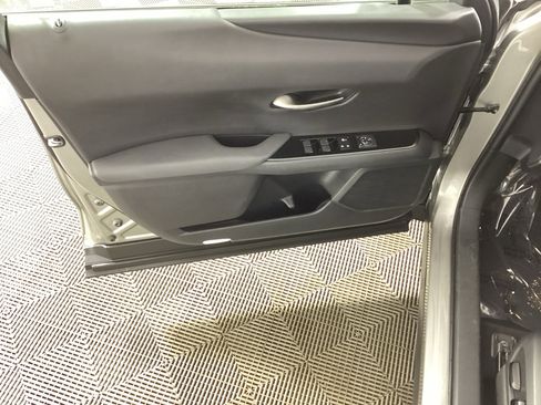 Used 2020 Lexus UX 250h image 17