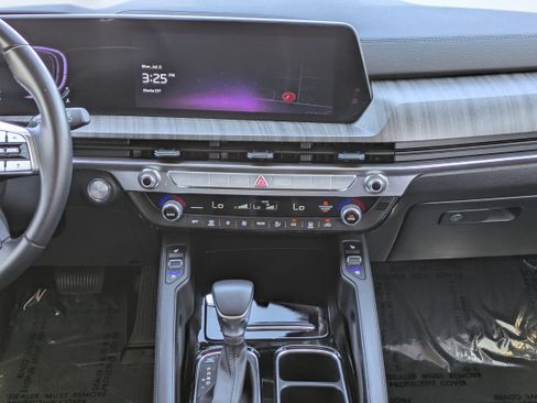 Used 2025 Kia Telluride EX w/ EX Captain's Chair Package FWD image 16