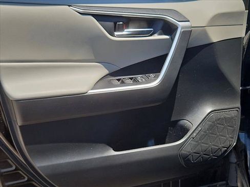 Used 2022 Toyota RAV4 XLE w/ Carpet Mat Package (TMS) FWD image 10