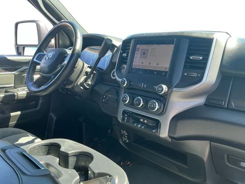 Used 2024 RAM 3500 Big Horn AWD/4WD image 18