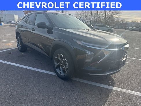 Certified 2025 Chevrolet Trax LT image 1