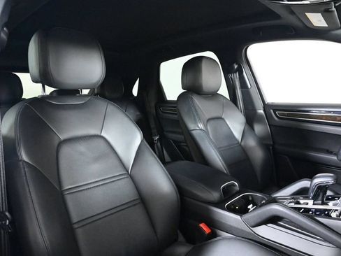 Certified 2023 Porsche Cayenne AWD/4WD image 33