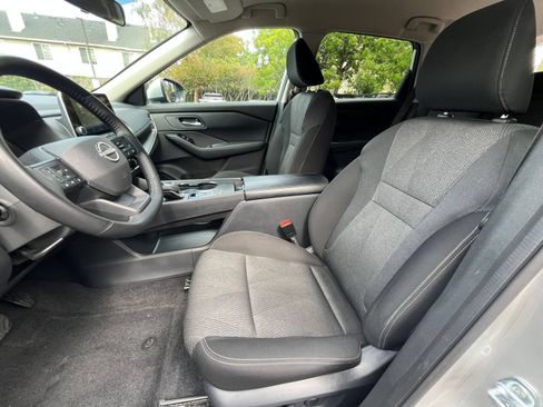 Used 2025 Nissan Rogue SV FWD image 27