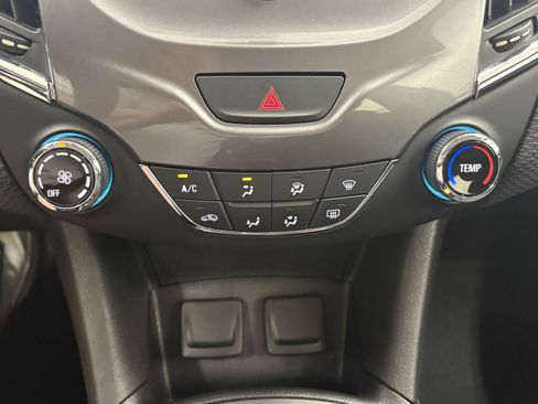 Used 2018 Chevrolet Cruze LT image 15