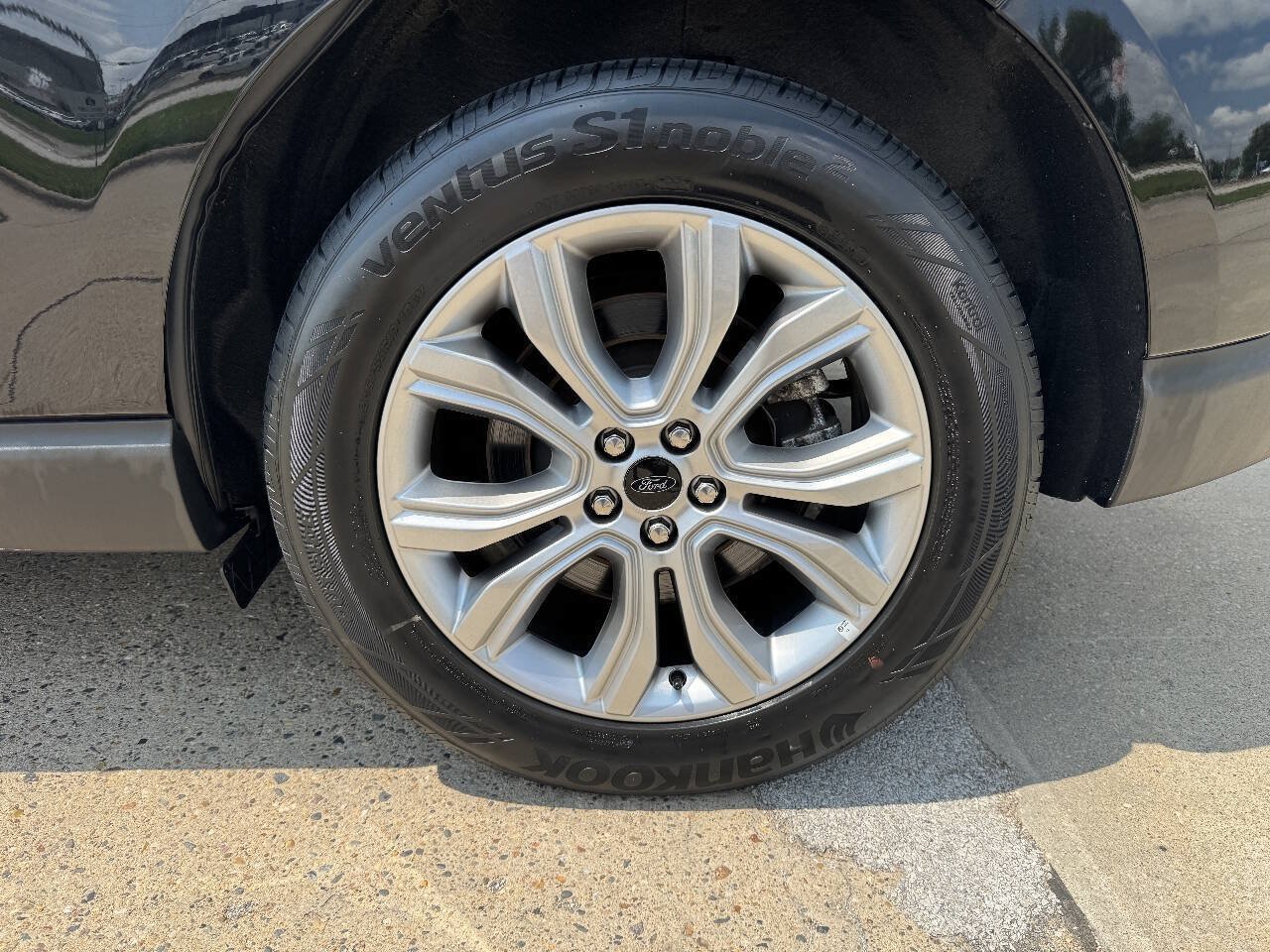 Used 2023 Ford Edge Titanium AWD/4WD image 9