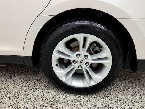 Used 2018 Ford Taurus SEL w/ Equipment Group 201A FWD image 9