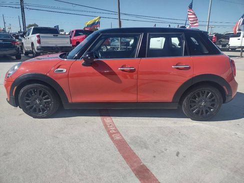 Used 2019 MINI Cooper 4-Door Hardtop w/ Storage Package image 4