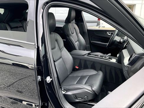 Used 2024 Volvo XC60 T8 Ultimate image 8