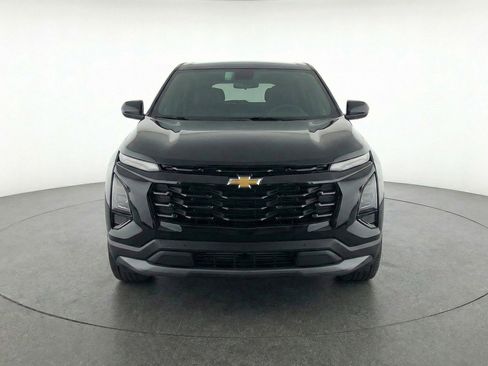 Used 2025 Chevrolet Equinox LT FWD image 2