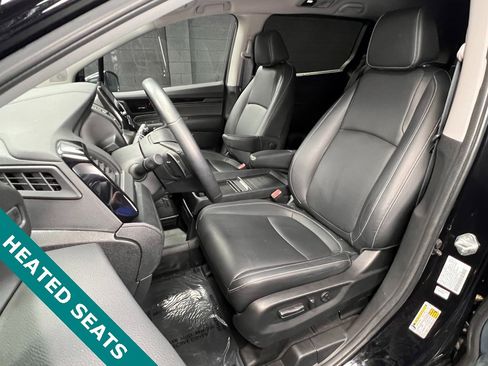 Used 2024 Honda Odyssey Touring image 3