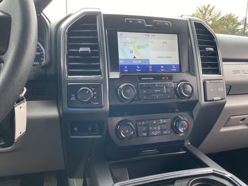 Used 2022 Ford F350 XLT w/ XLT Premium Package image 9