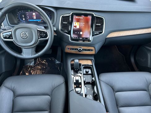 New 2025 Volvo XC90 B6 Plus w/ Protection Package Premier image 15