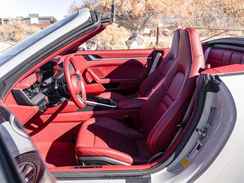 Used 2024 Porsche 911 Carrera image 28
