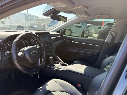 Used 2021 Toyota Camry SE FWD image 3
