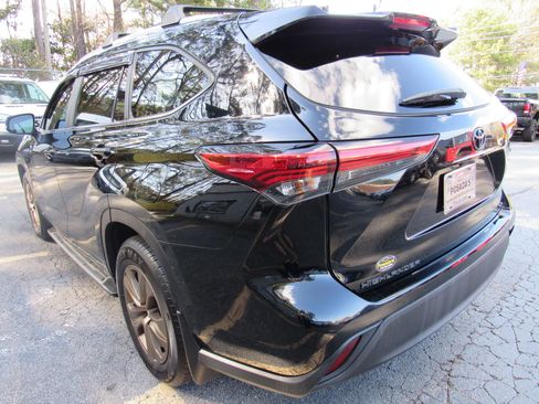 Used 2023 Toyota Highlander Bronze Edition image 6