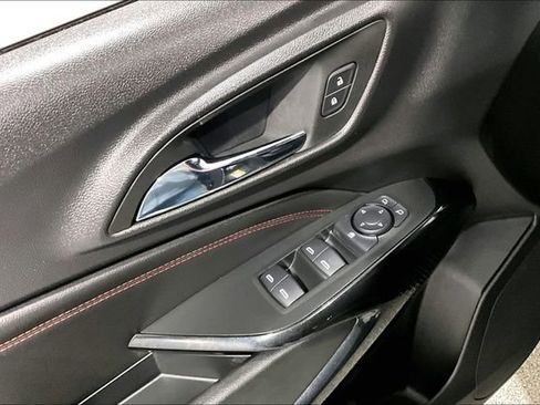 Used 2025 Chevrolet Trax RS image 37