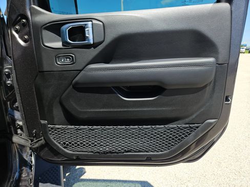 Used 2021 Jeep Wrangler Unlimited Sahara AWD/4WD image 29