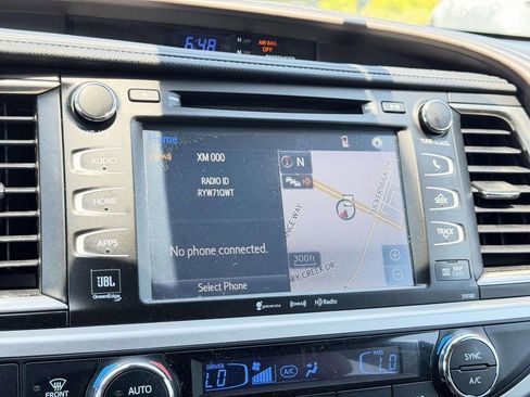 Used 2018 Toyota Highlander Limited AWD/4WD image 22