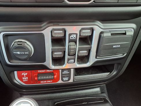 Used 2020 Jeep Gladiator Rubicon w/ Safety Group AWD/4WD image 14
