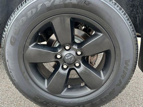 Used 2018 RAM 1500 SLT image 12